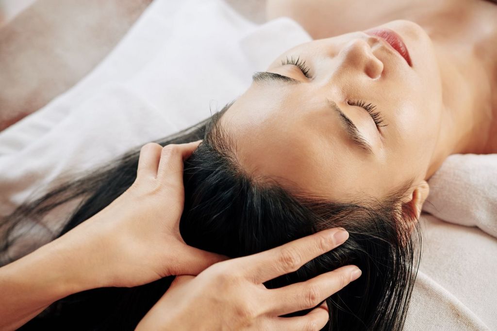 Scalp Massage Therapy: Weighing the Advantages and Drawbacks